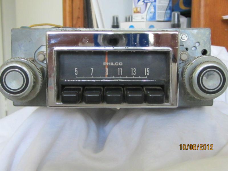 Vintage ford factory radio w/ knobs, 69 mercury knobs 