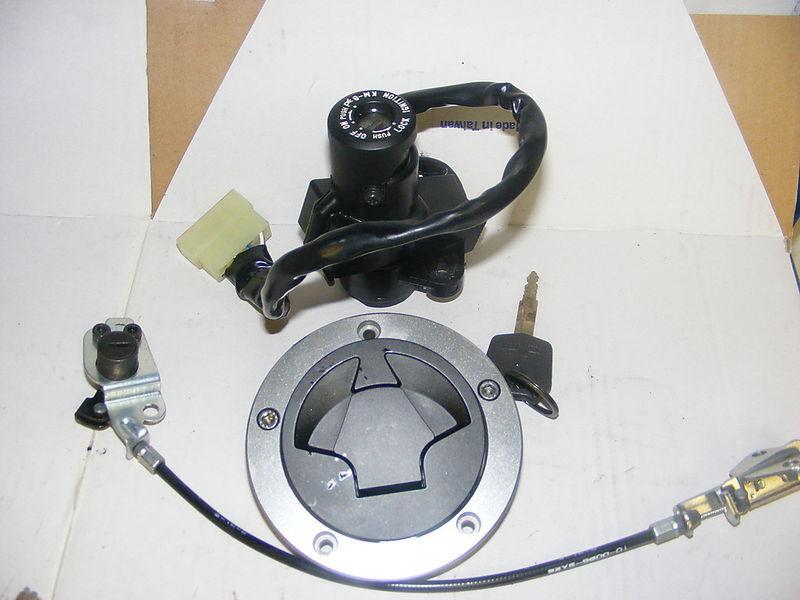 09 kawasaki ex650c lock set  890 miles