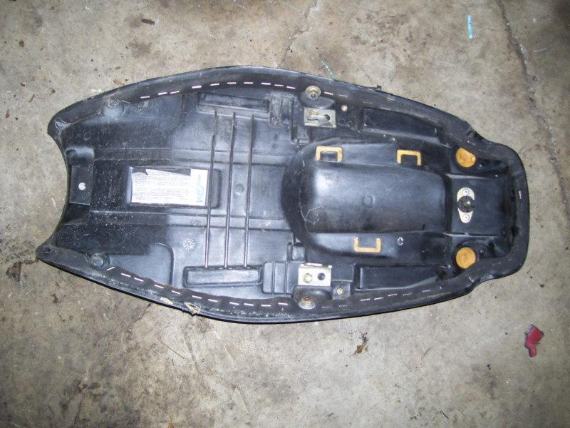 00 Triumph Sprint 955i ST seat, US $99.99, image 3