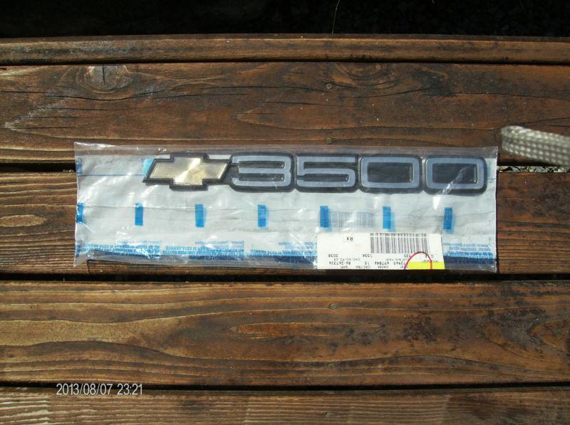1988-2001 chevrolet 3500 "bowtie" door emblem gm 15551238 w/ adhesive back