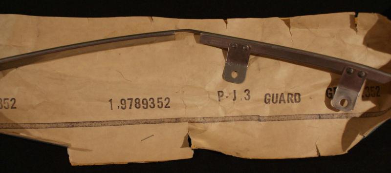 Nos pontiac door edge guard - part number 9789352 - 1968 firebird