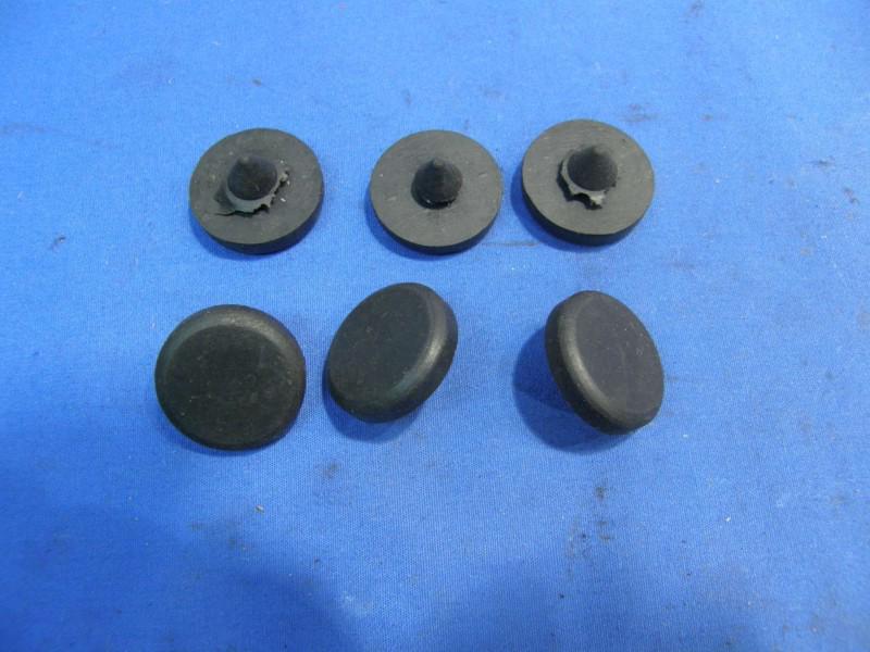 Purchase Six new Norton commando seat rubber buffers / seat bumpers 067791 B1653 in Townsend