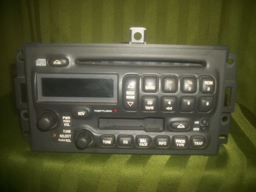 V  vintage  delphi car radio / stereo