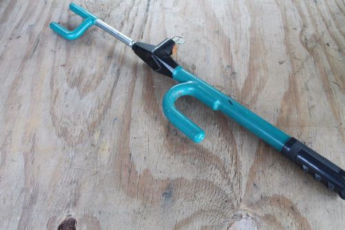 The club anti-theft device for cars steering wheel lock with key - green