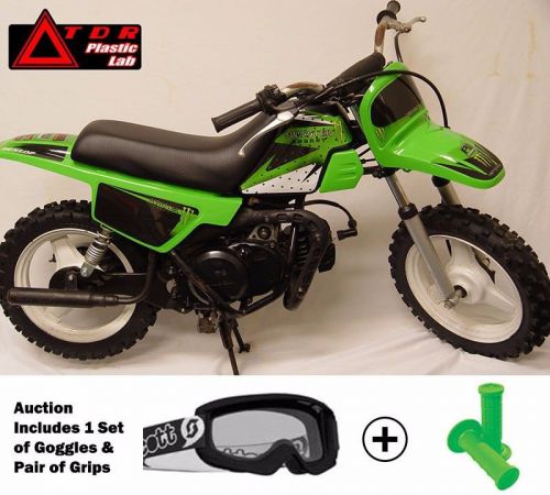 Pw50 pw 50 yamaha green fender plastic &amp; m graphic kit w/ seat, goggles &amp; grips
