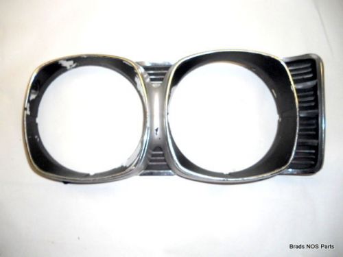 Nos mopar 1970 chrysler new yorker right headlight bezel w/ water damage 2949348