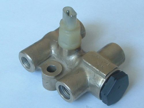 Triumph tr250 tr6 stag mg  brake pressure saftey valve brass pdwa  and switch