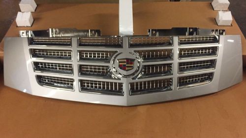 (1)  genuine gm oem factory silversand cadillac escalade grille 2007-2010
