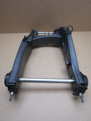 Yamaha yzf r7 690 2023 3,601 miles swing arm swinging arm (13538)