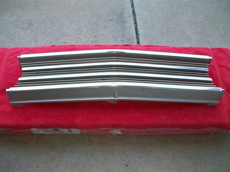 1968 1969 ford torino ranchero cobra talladega grill center.  very nice used.