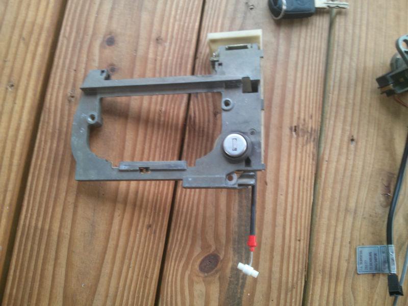 Purchase BMW E39 528i 540i 525i 530i Door Handle Catch Bracket Driver