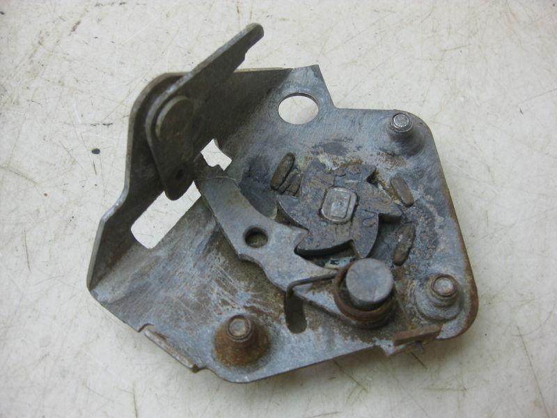 1959-60 chevy elcamino right rear tailgate latch  5025