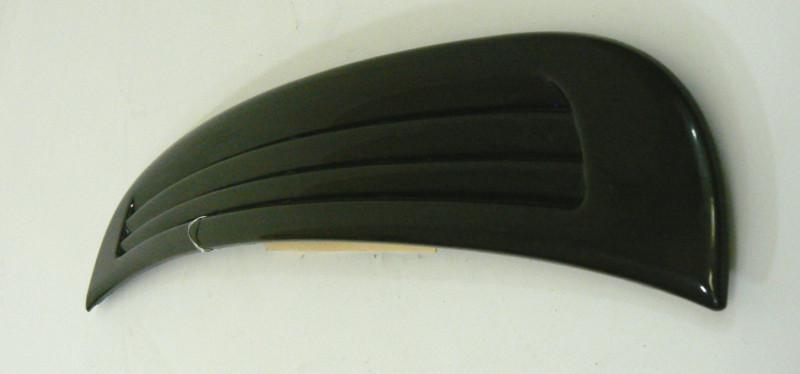 99-04 suzuki vitara chevy tracker driver side rear quarter window trim bezel-oem