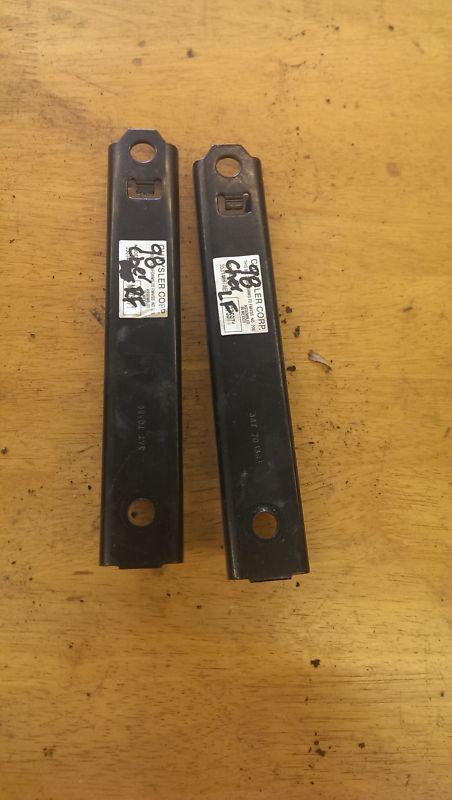 1998 jeep cherokee 4.0l seat belt pillar connects