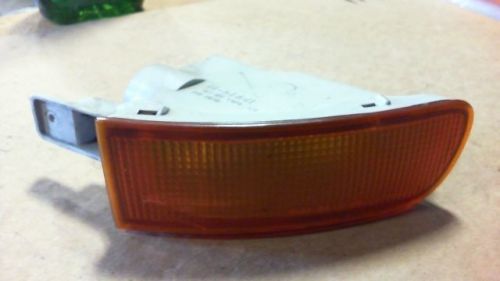 92 93 94 toyota camry r. corner/park light parklamp/turn signal bumper-mtd inner