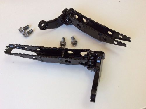 Honda atc 250r (85-86) extended foot pegs powder-coated with oem bolts