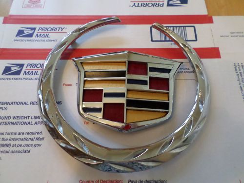 Cadillac (srx) 14-15 front grille "emblem"