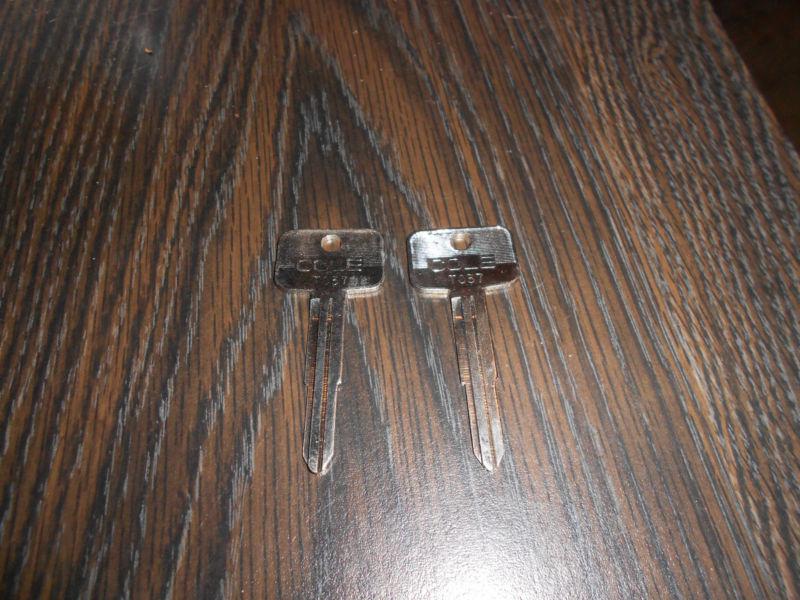 Set of 2 cole to37/tr37 keyblanks, for toyota camry 1983-1991