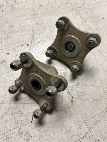 Can am bombardier rally 200 pair of rear wheel hubs