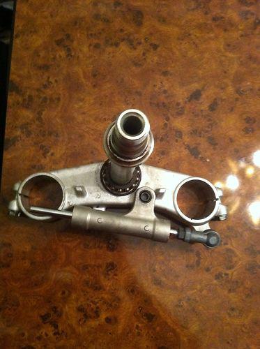 Suzuki gsxr600 lower triple tree clamp & steering stabilizer 2004