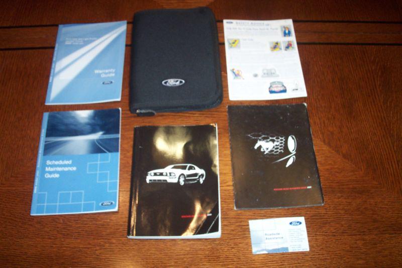2005 ford mustang owners manual w/ oem zippered case