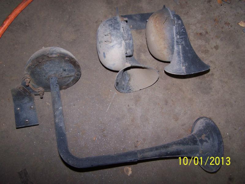 1957 chrysler imperial horns