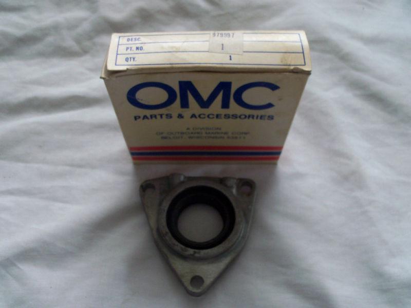 Omc part number 979997 retainer and seal assembly